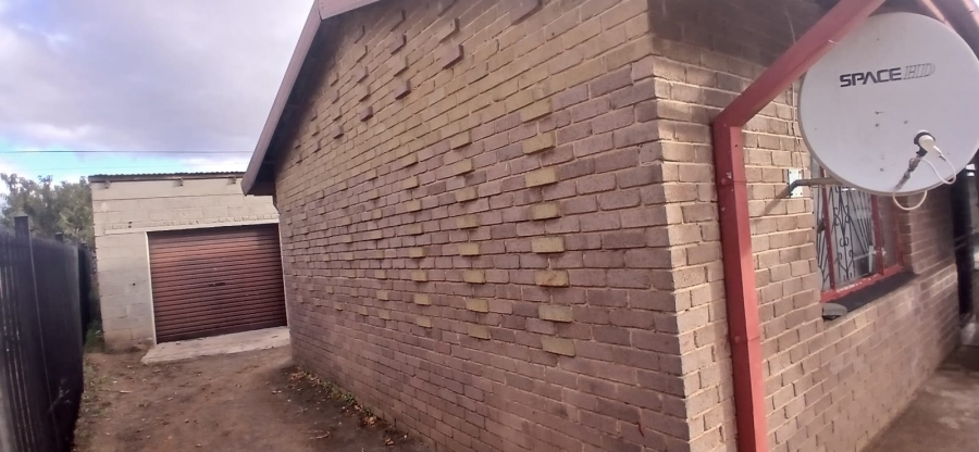 2 Bedroom Property for Sale in Botshabelo Free State